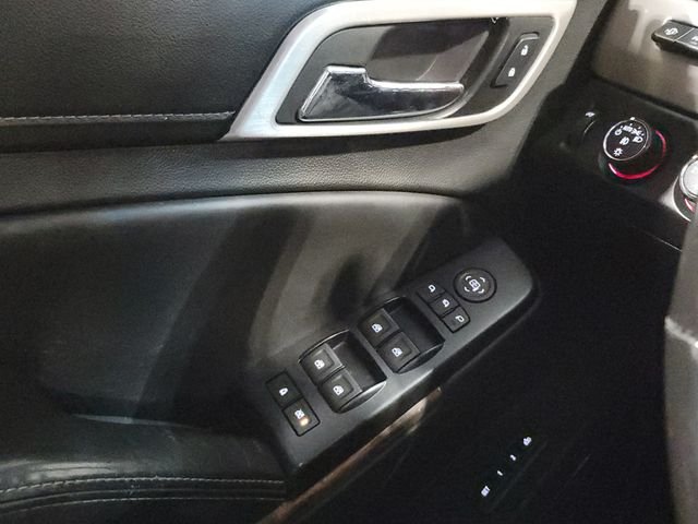 Used 2015 White Diamond Clearcoat GMC Denali image 25