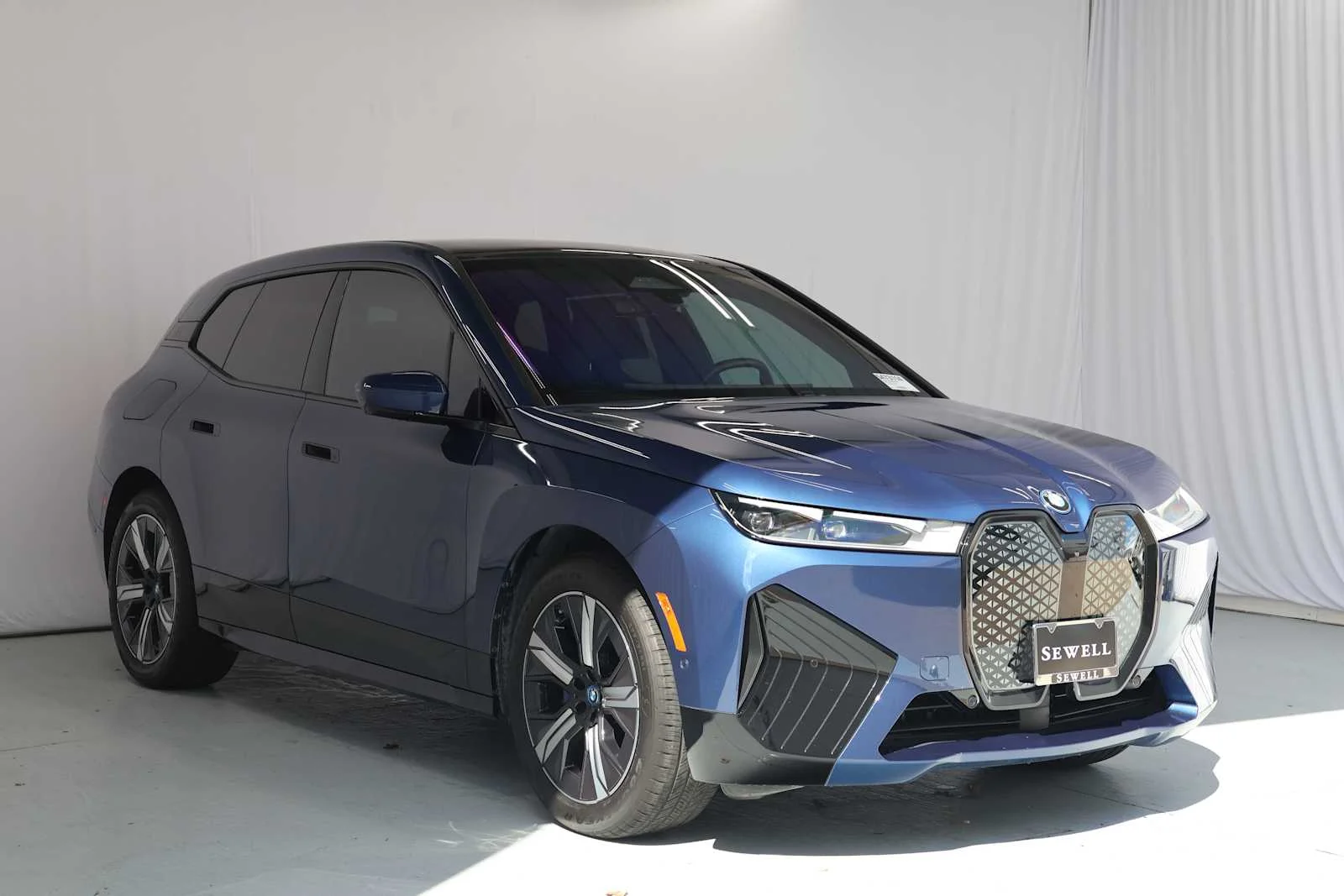 Certified Used 2024 Phytonic Blue Metallic BMW xDrive50 image 3