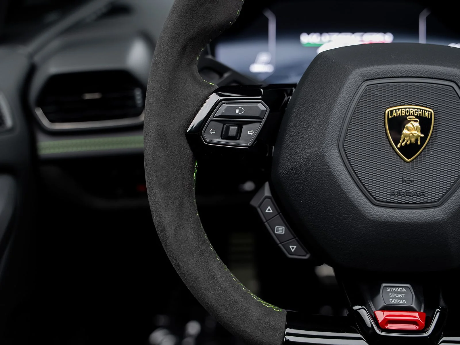 Used 2024 Green Lamborghini Base image 40