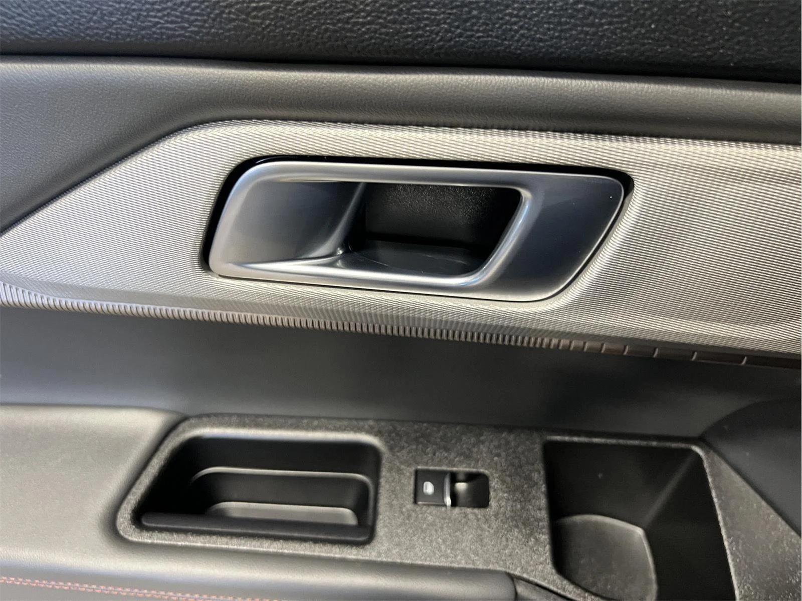 Used 2025 Vapor Blue Ford Active image 19
