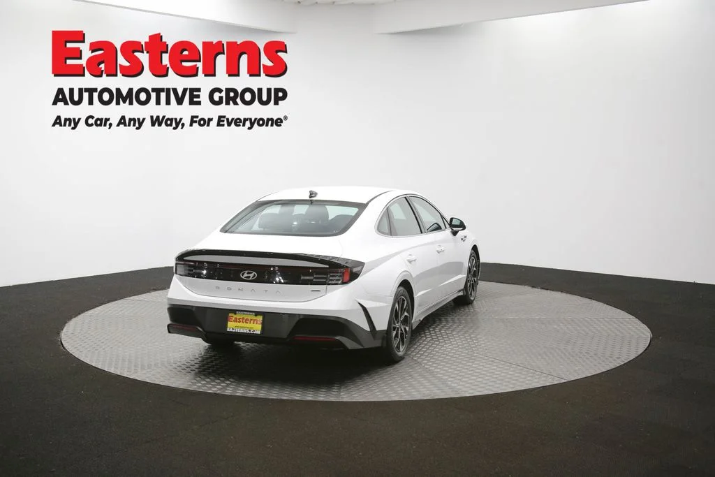 Used 2024 White Hyundai SEL image 39