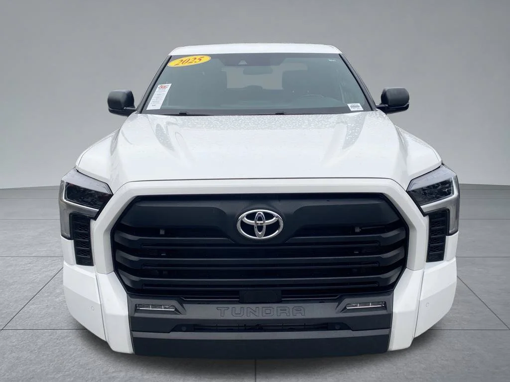 Used 2025 White Toyota SR5 image 17