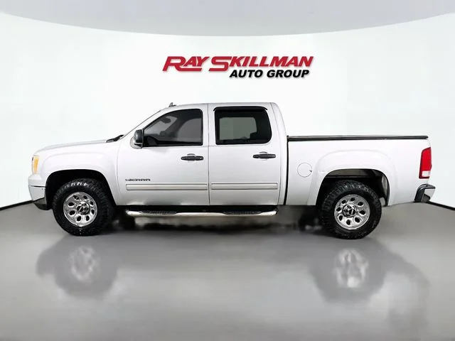Used 2012 Silver GMC SL image 4