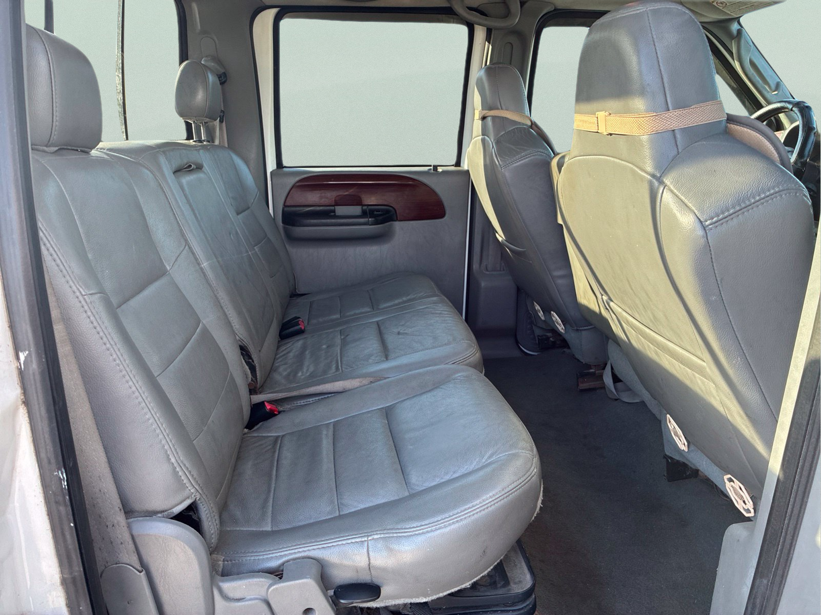 Used 2005 White Ford Lariat image 11