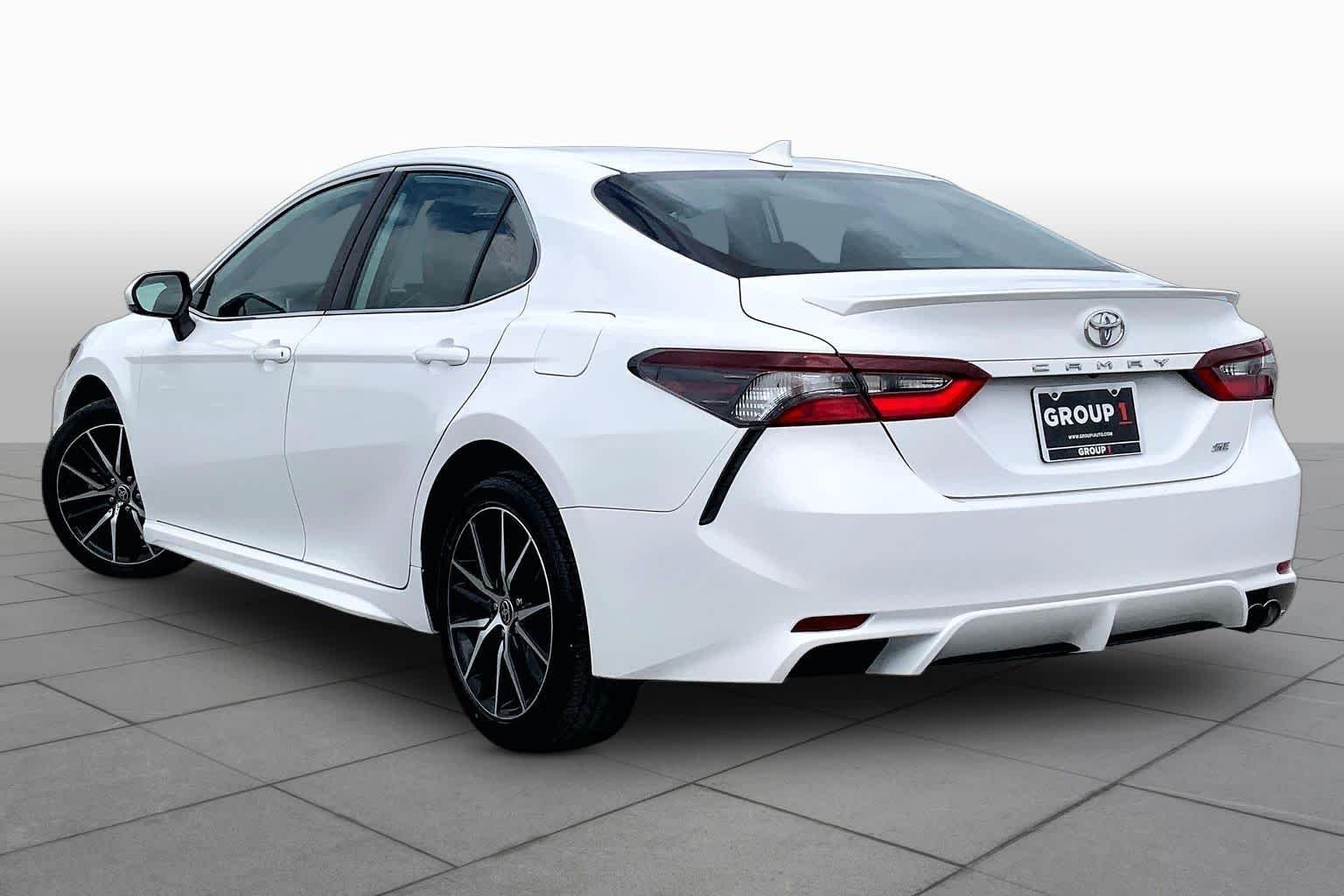 Used 2024 Ice Cap Toyota SE image 12