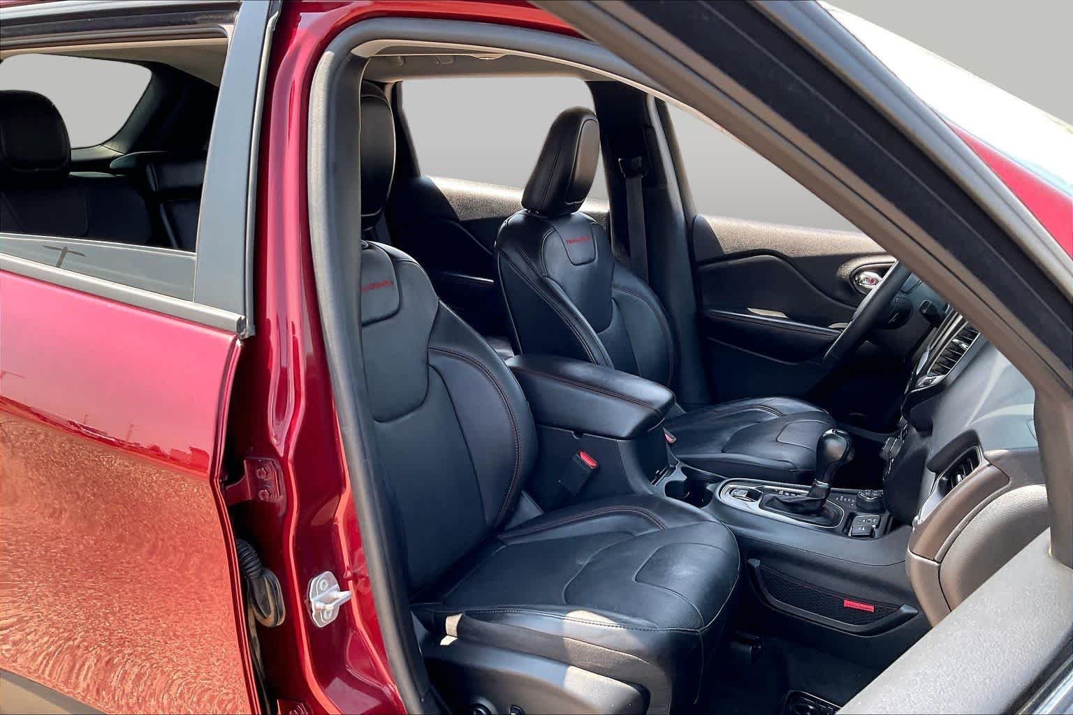 Used 2021 Velvet Red Pearlcoat Jeep Trailhawk image 9
