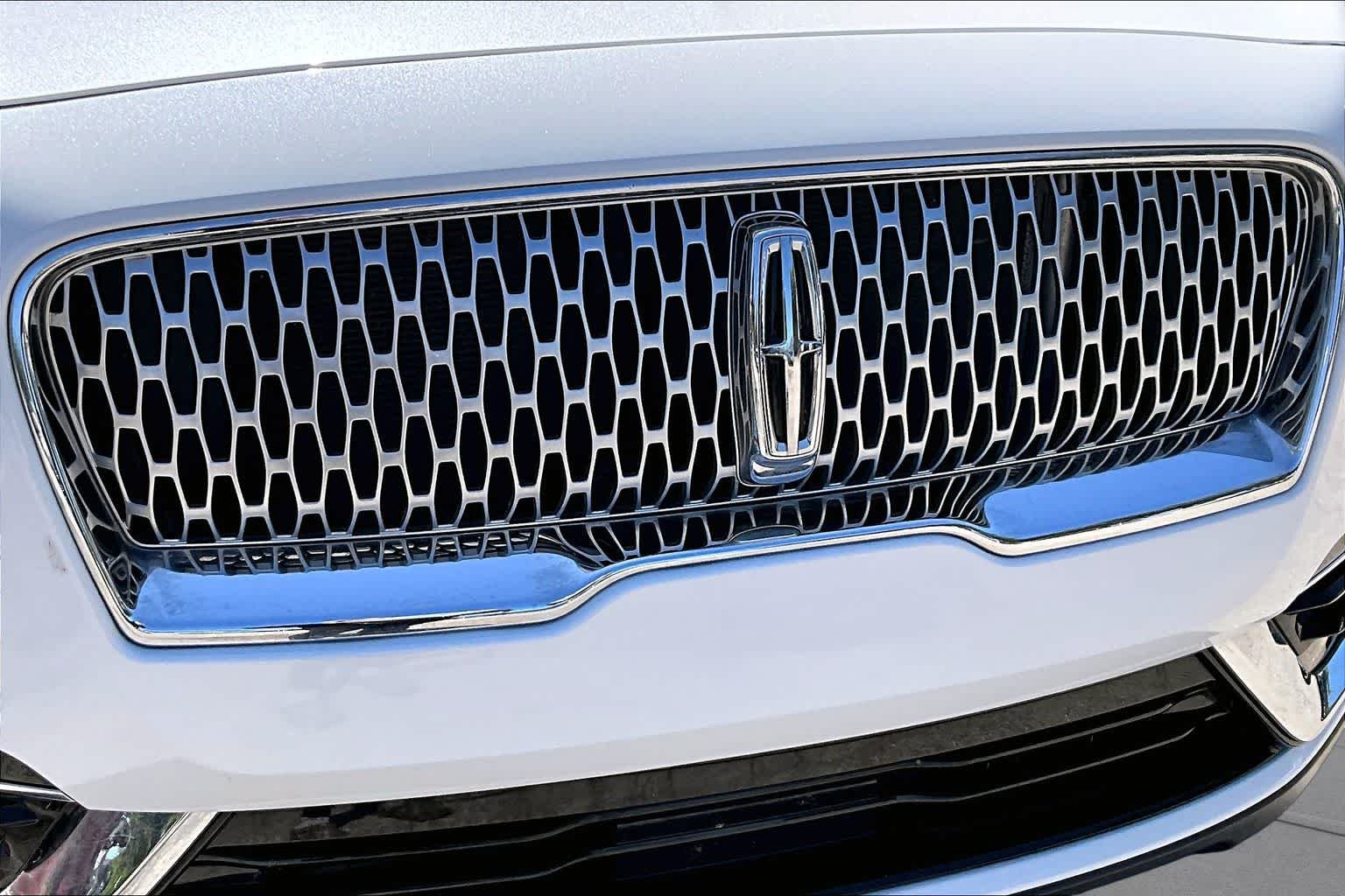 Used 2020 Pristine White Lincoln Reserve image 30