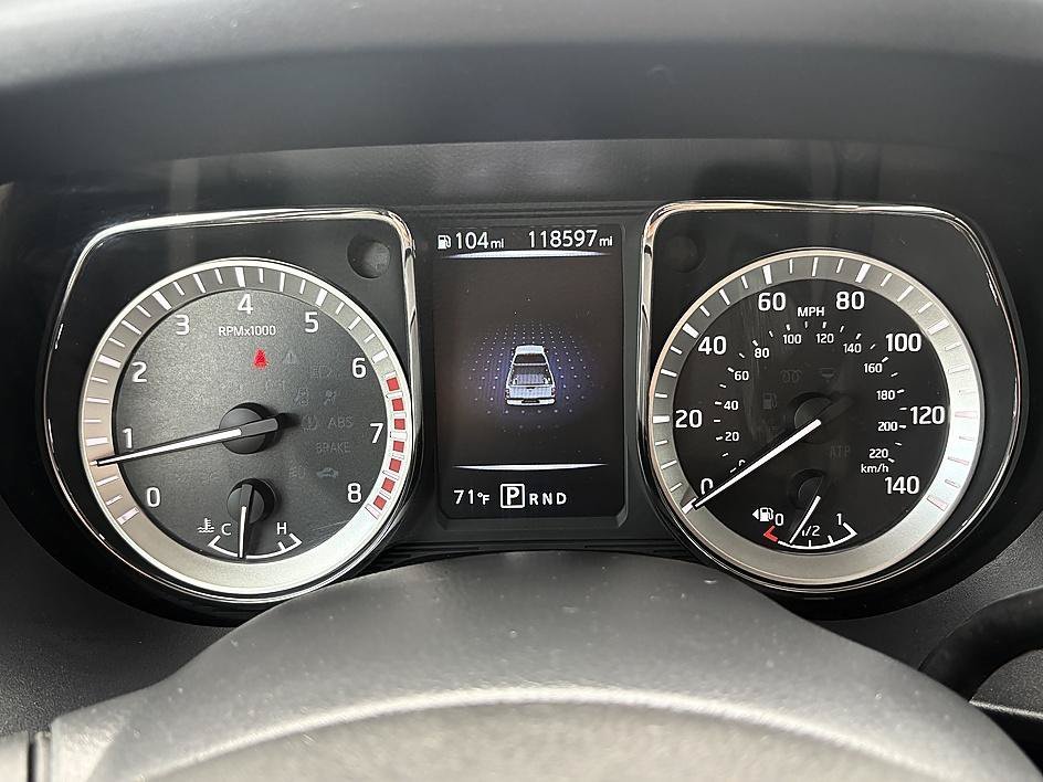 Used 2018 Glacier White Nissan SV image 18