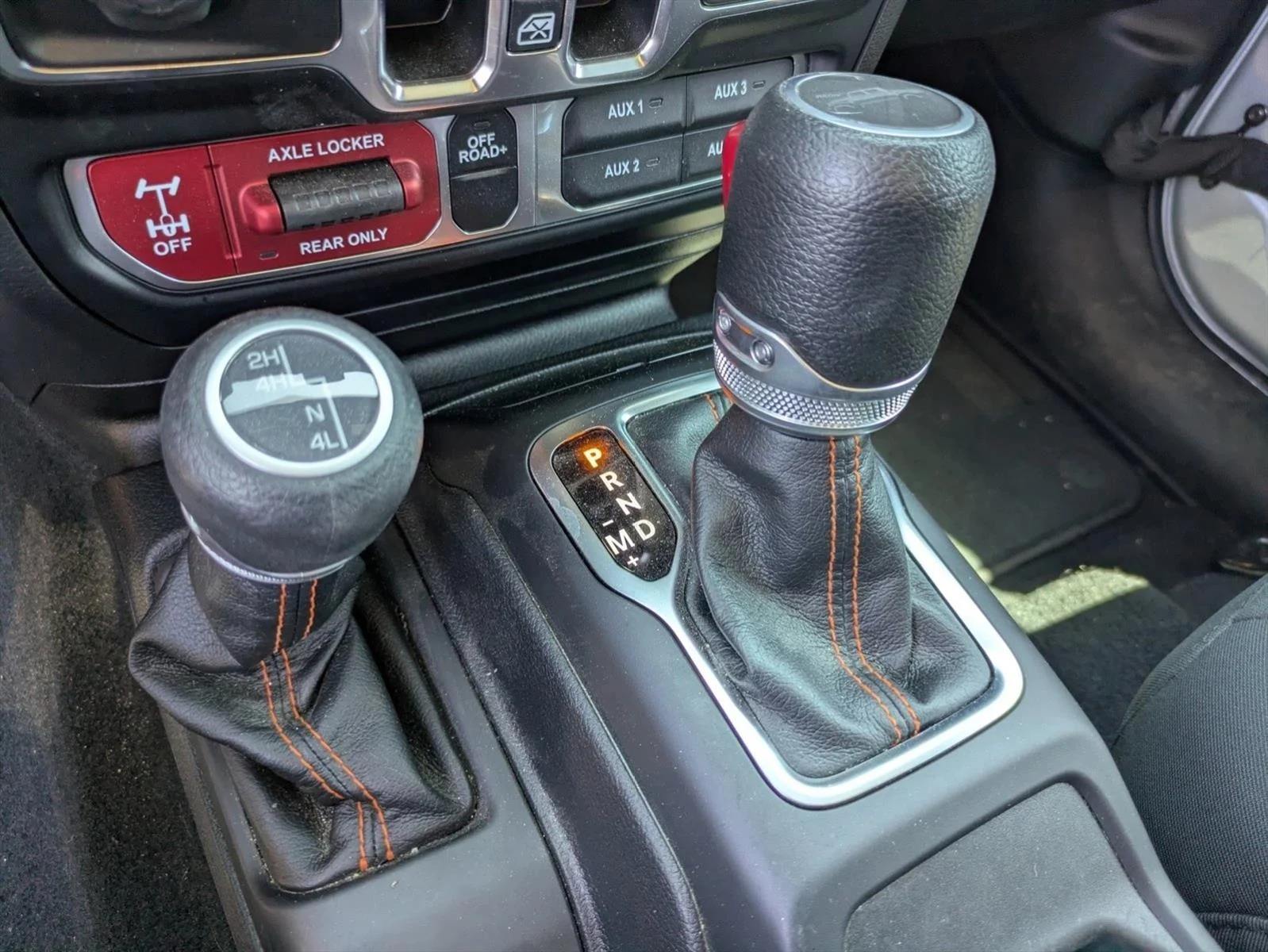 Used 2023 Silver Zynith Clearcoat Jeep Mojave image 10