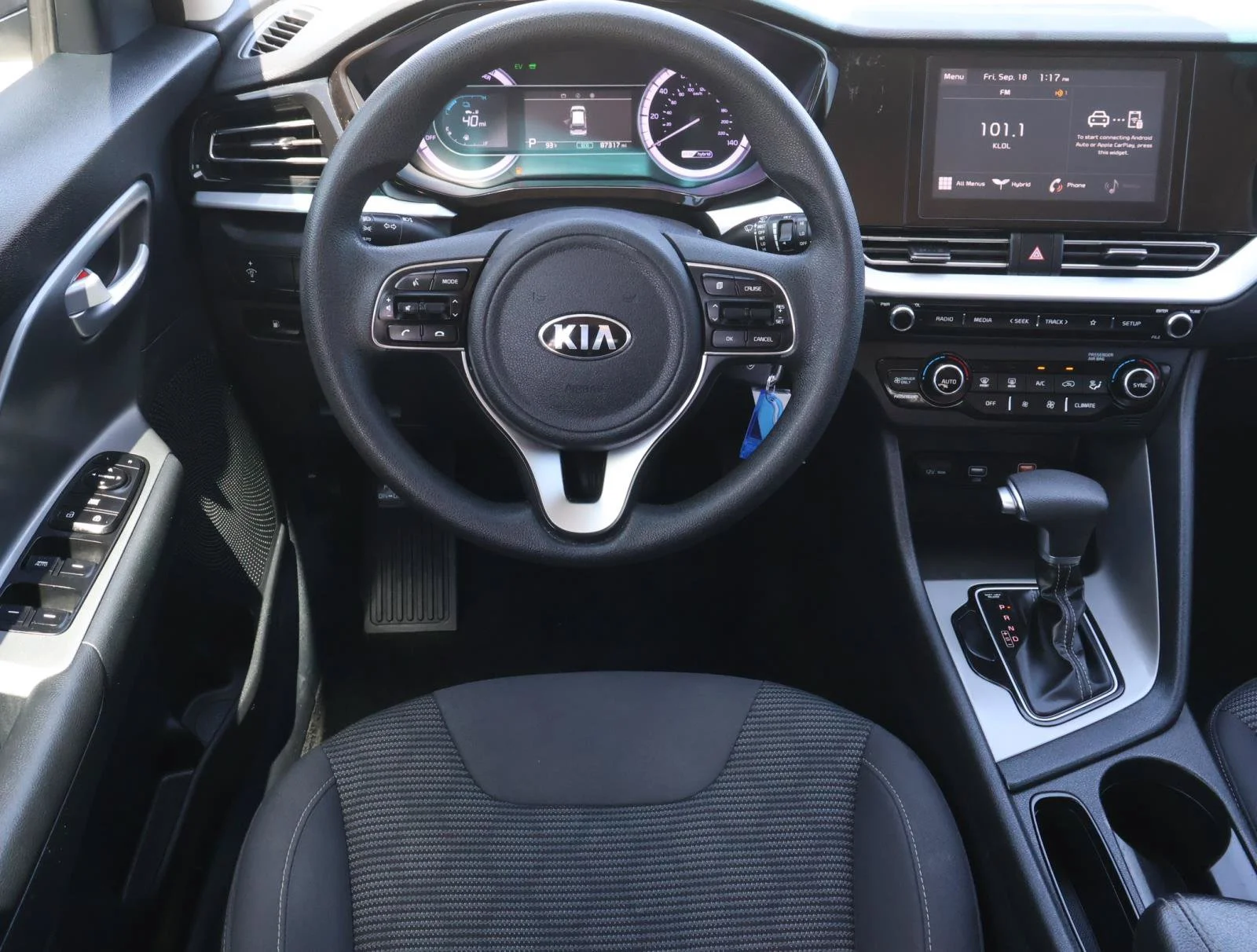Used 2021 Snow White Pearl Kia LX image 8