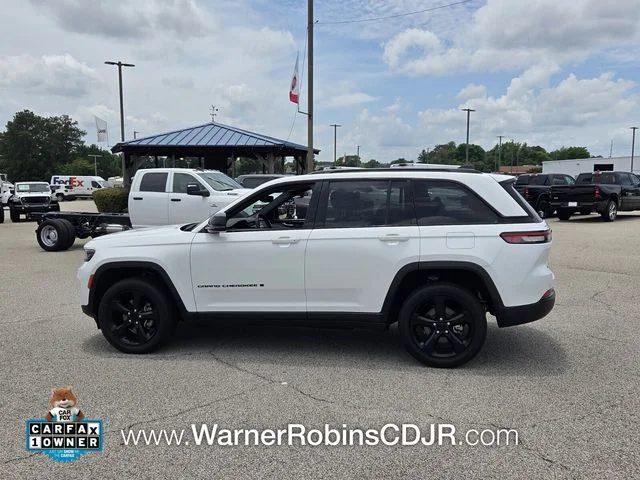 Used 2023 White Jeep Altitude X image 4