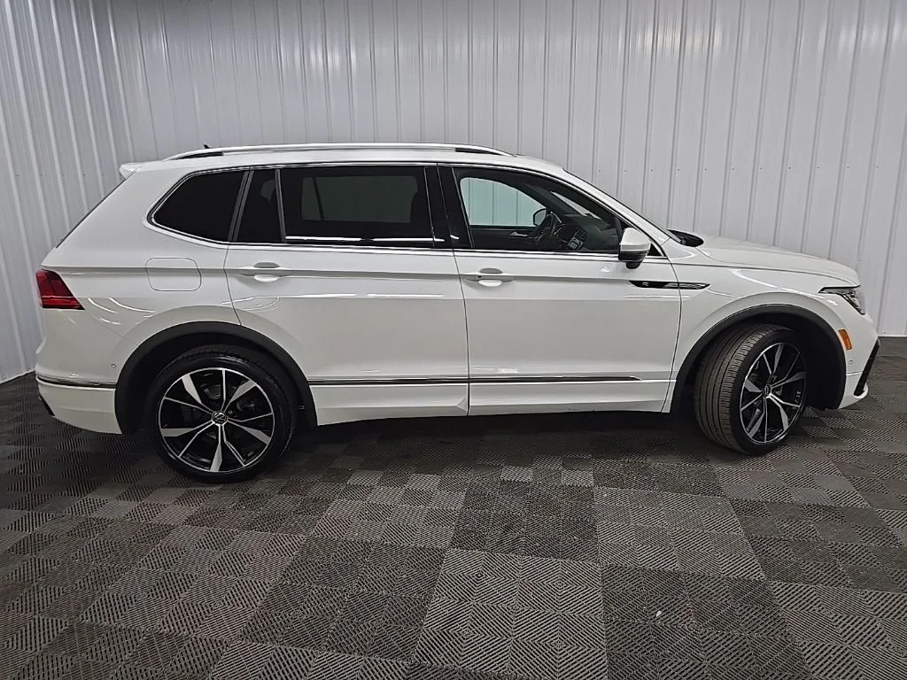 Used 2024 White Volkswagen 2.0T SEL R-Line image 2