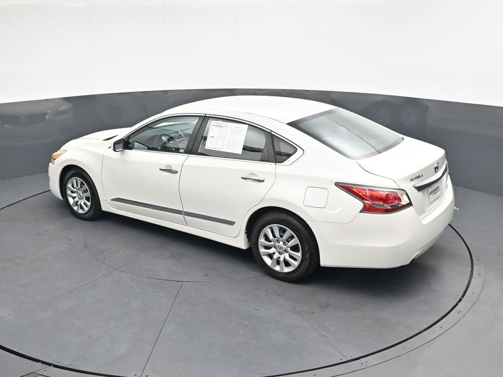 Used 2014 White Nissan 2.5 S image 26