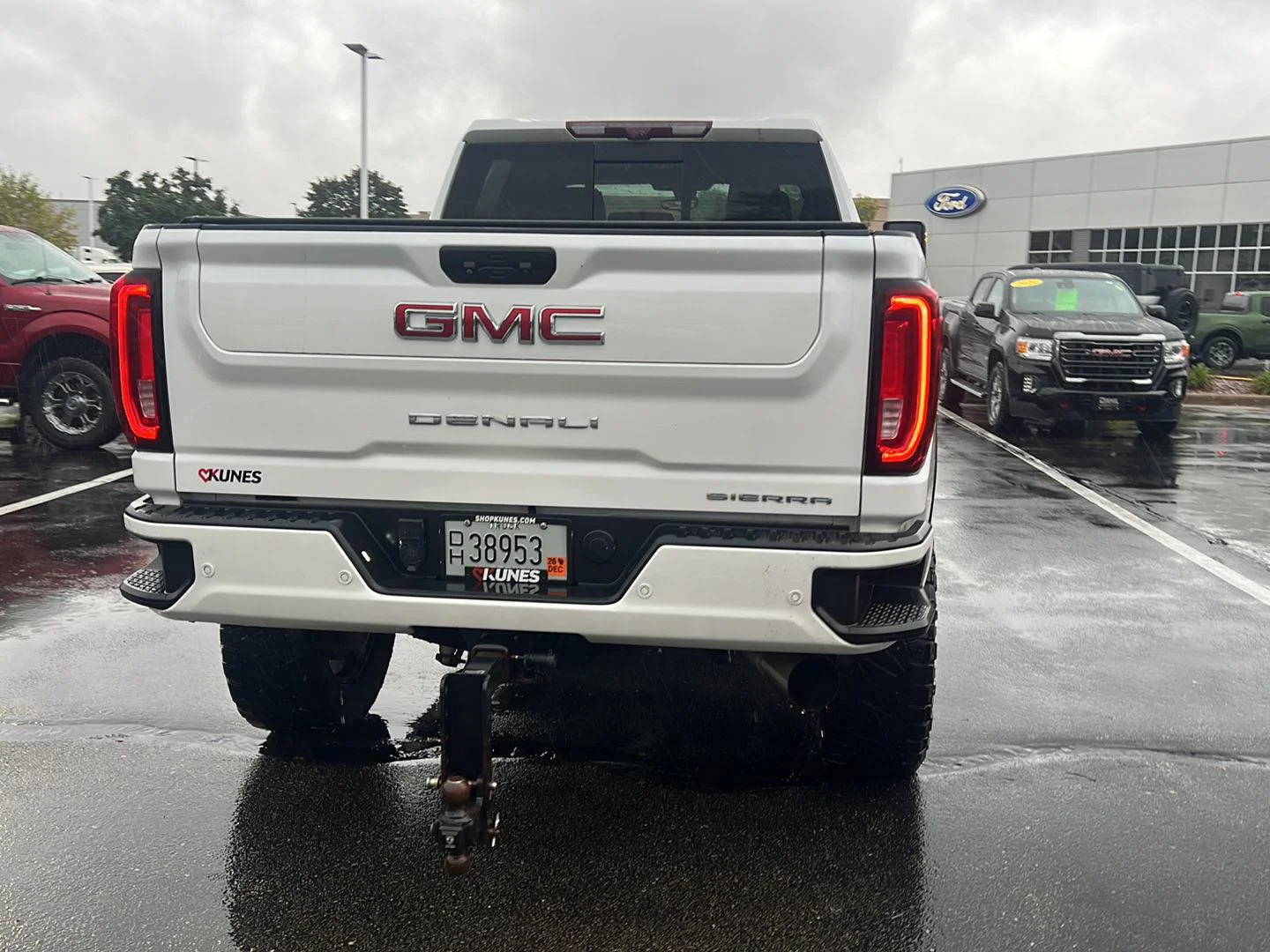 Used 2021 White Frost Tricoat GMC Denali image 8