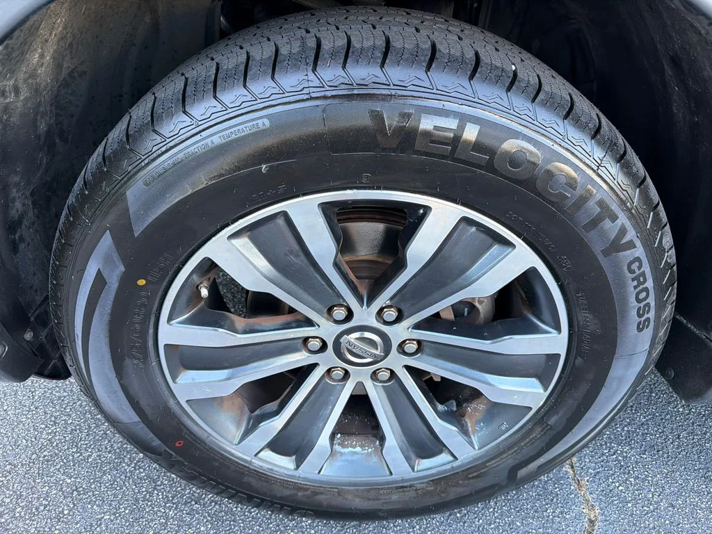Used 2018 Black Nissan SL image 11