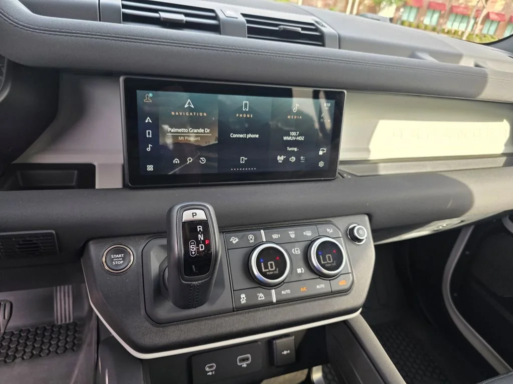 Used 2023  Land Rover S image 17