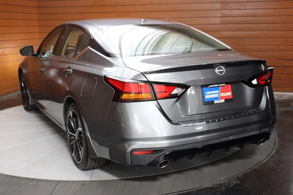 Used 2023 Gun Metallic Nissan 2.5 SR image 9