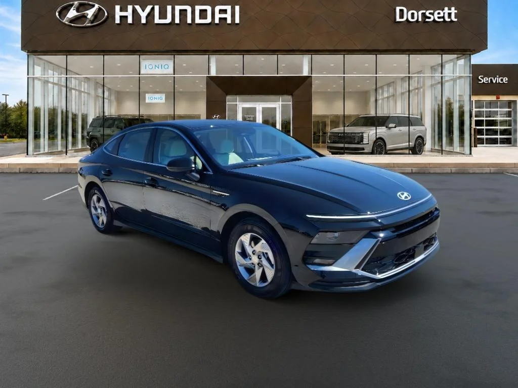 New 2026 Abyss Black Hyundai SE image 4