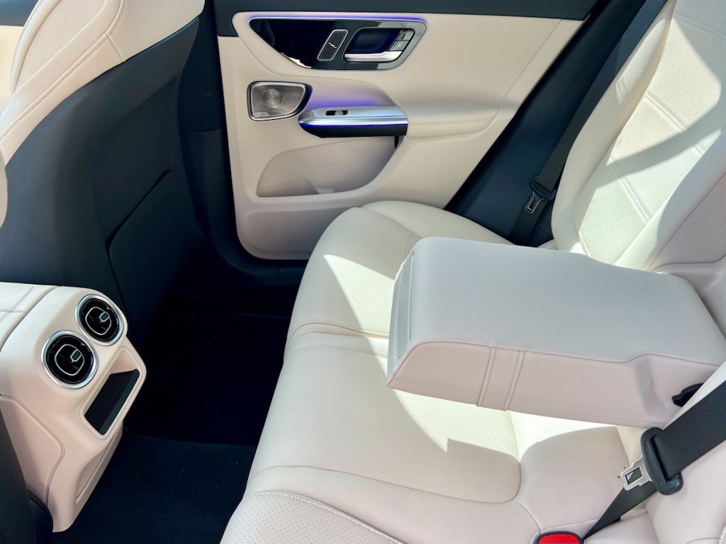 Certified Used 2026  Mercedes-Benz GLC 300 image 34