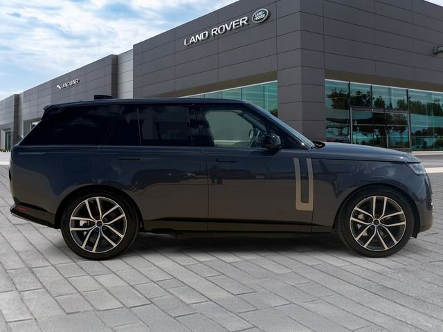 Used 2026 Varesine Blue Metallic Land Rover SE image 6
