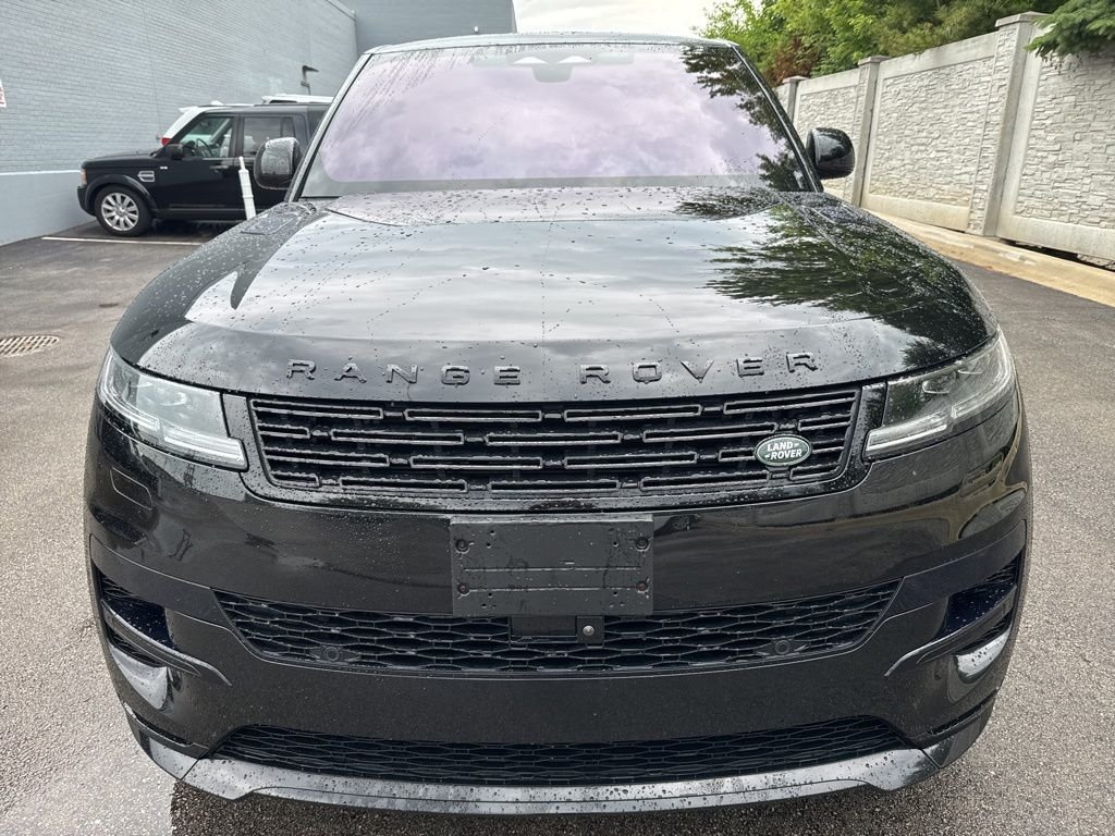 Used 2023 Black Land Rover SE Dynamic image 9