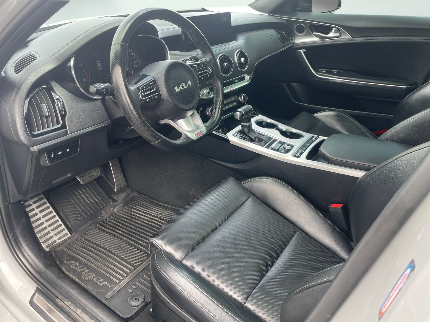 Used 2022 White Kia GT1 image 11