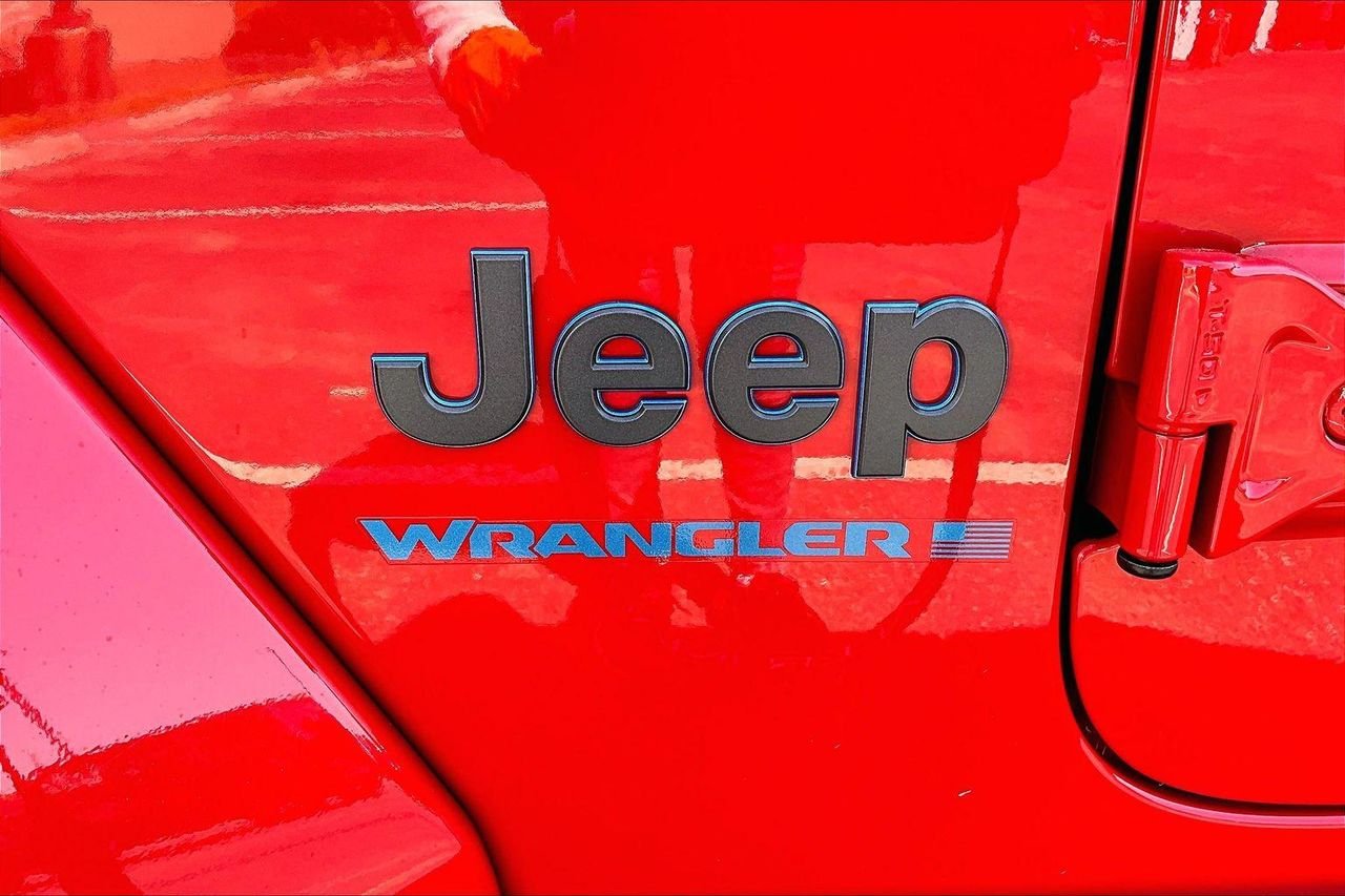 Used 2025 Firecracker Red Clearcoat Jeep Sahara 4xe image 26