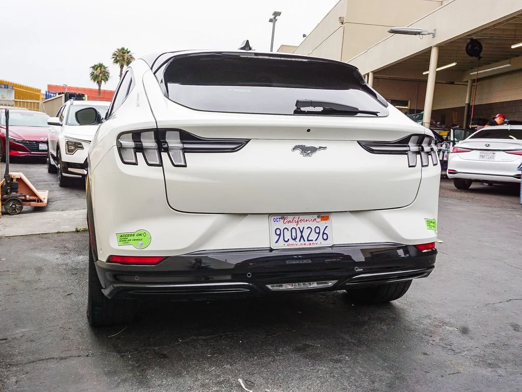 Used 2022 White Ford Premium image 5