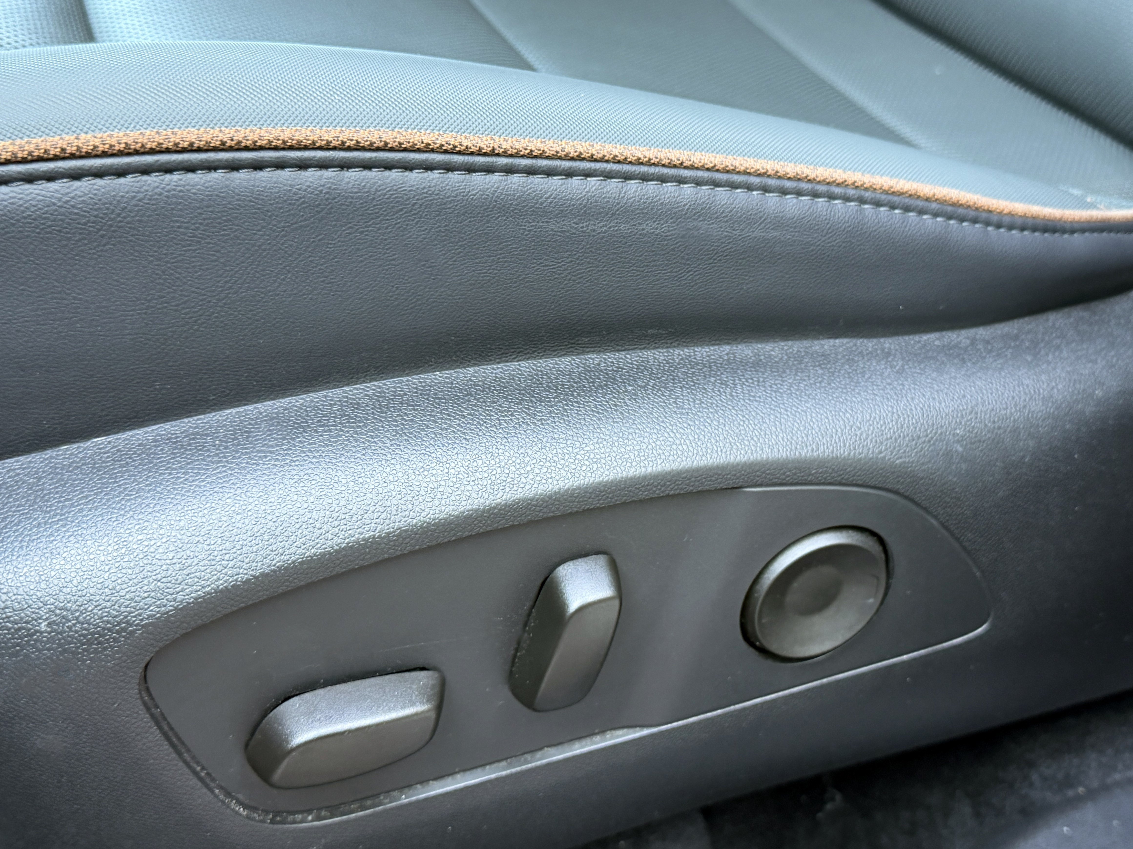 Used 2025 Sterling Metallic GMC AT4 image 7