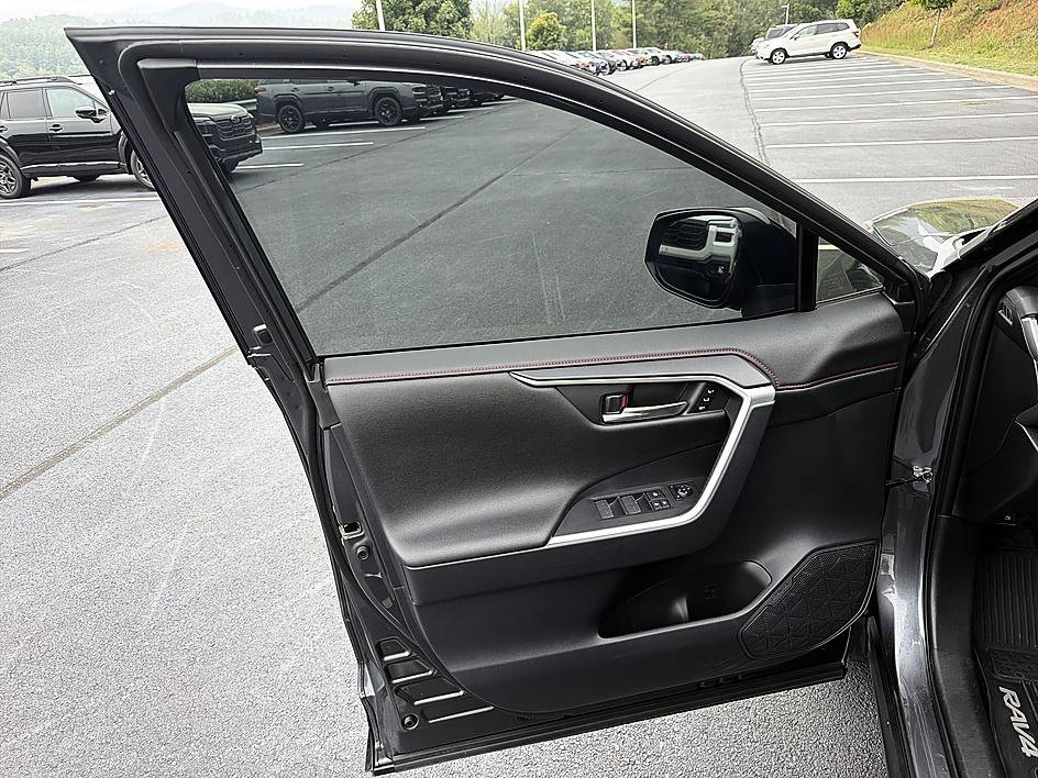 Used 2025 Magnetic Gray Metallic/Midnight Black Metallic Toyota XSE image 9