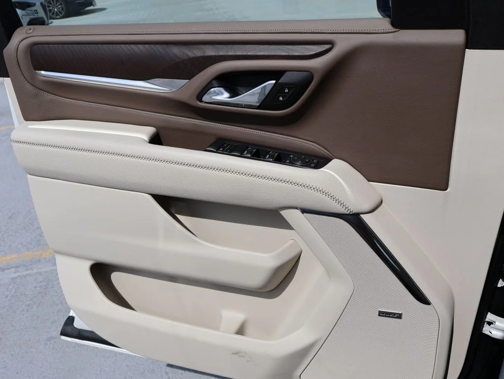 Used 2023 White Frost Tricoat GMC Denali image 37