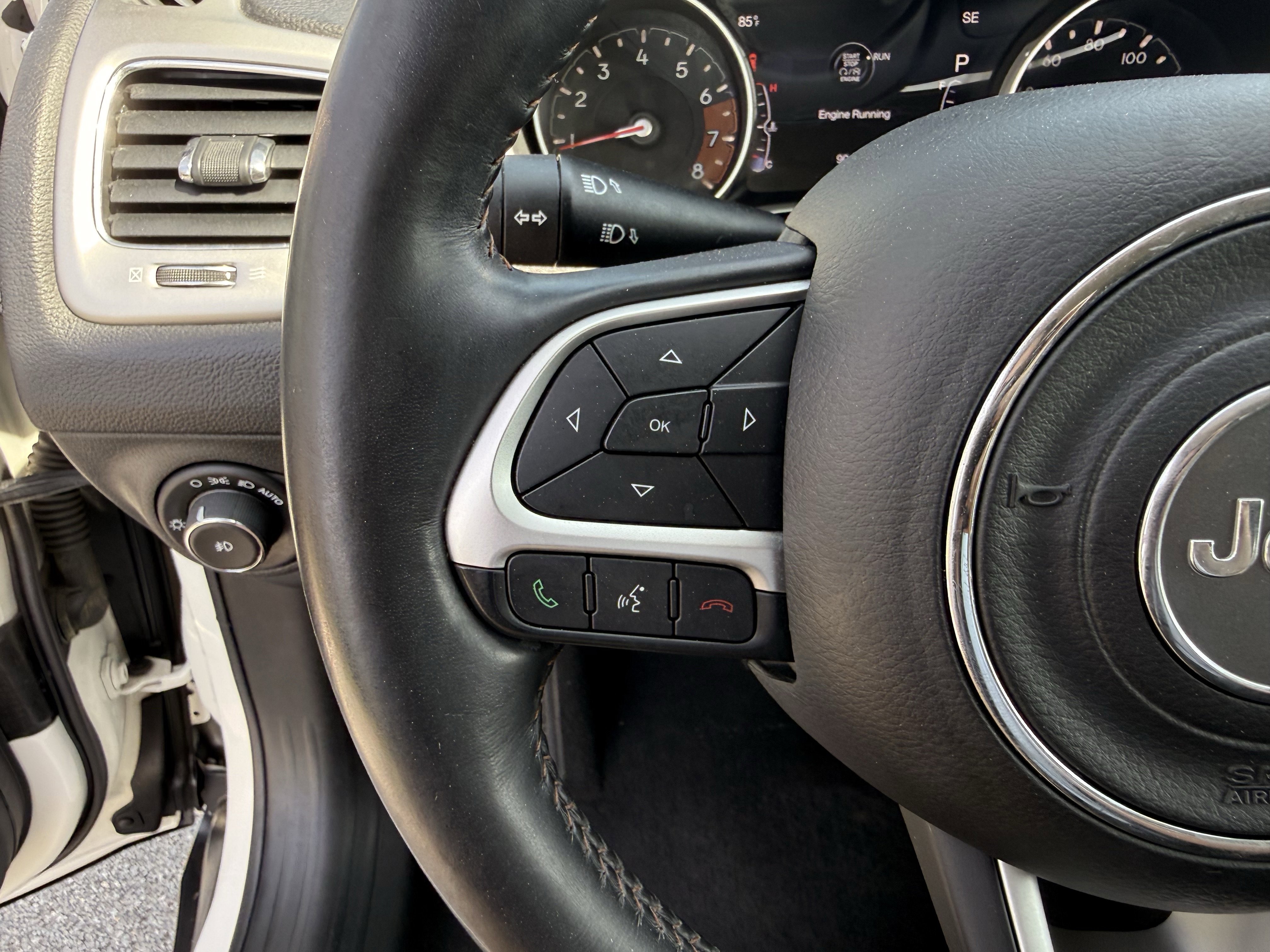 Used 2018 White Clearcoat Jeep Latitude image 17