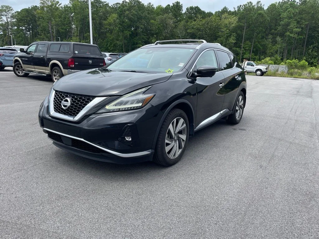 Used 2020 Black Nissan SL image 2