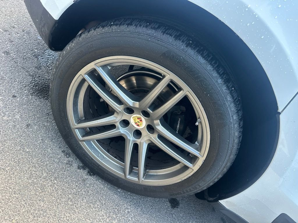 Used 2021  Porsche Base image 8