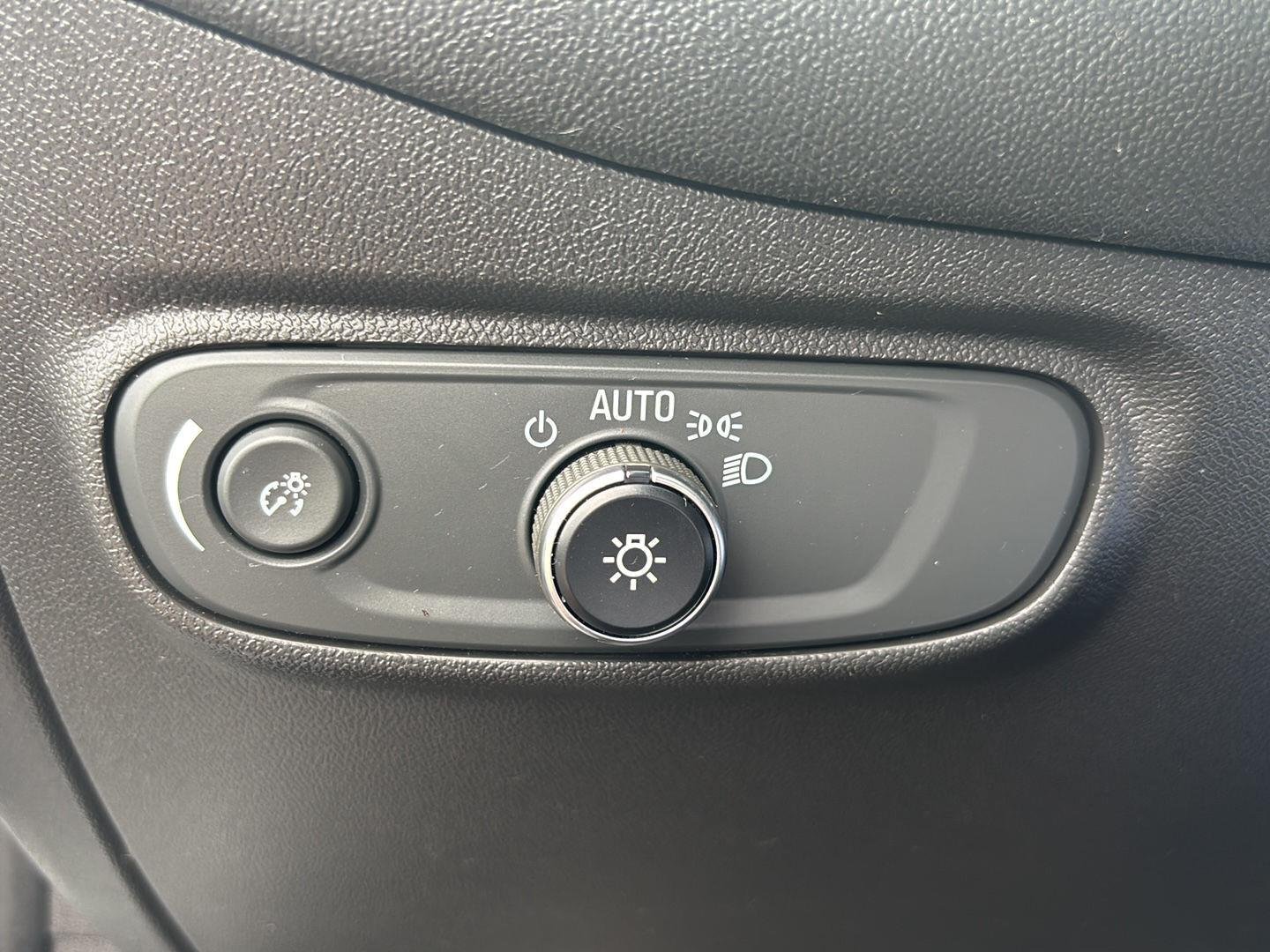Used 2022 Silver Ice Metallic Chevrolet LT image 9