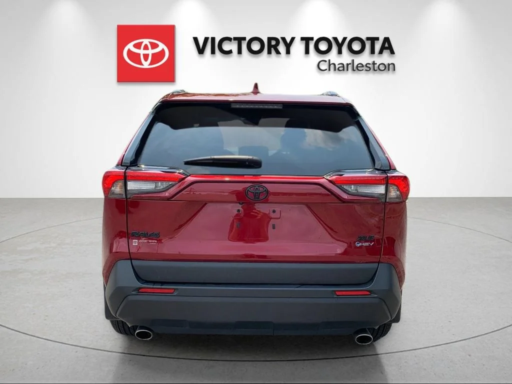 Used 2025 Red Toyota XLE image 4