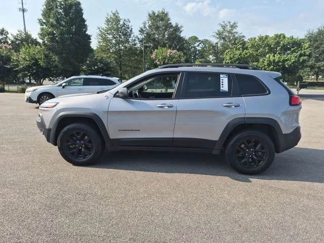 Used 2018 Silver Jeep Trailhawk image 6