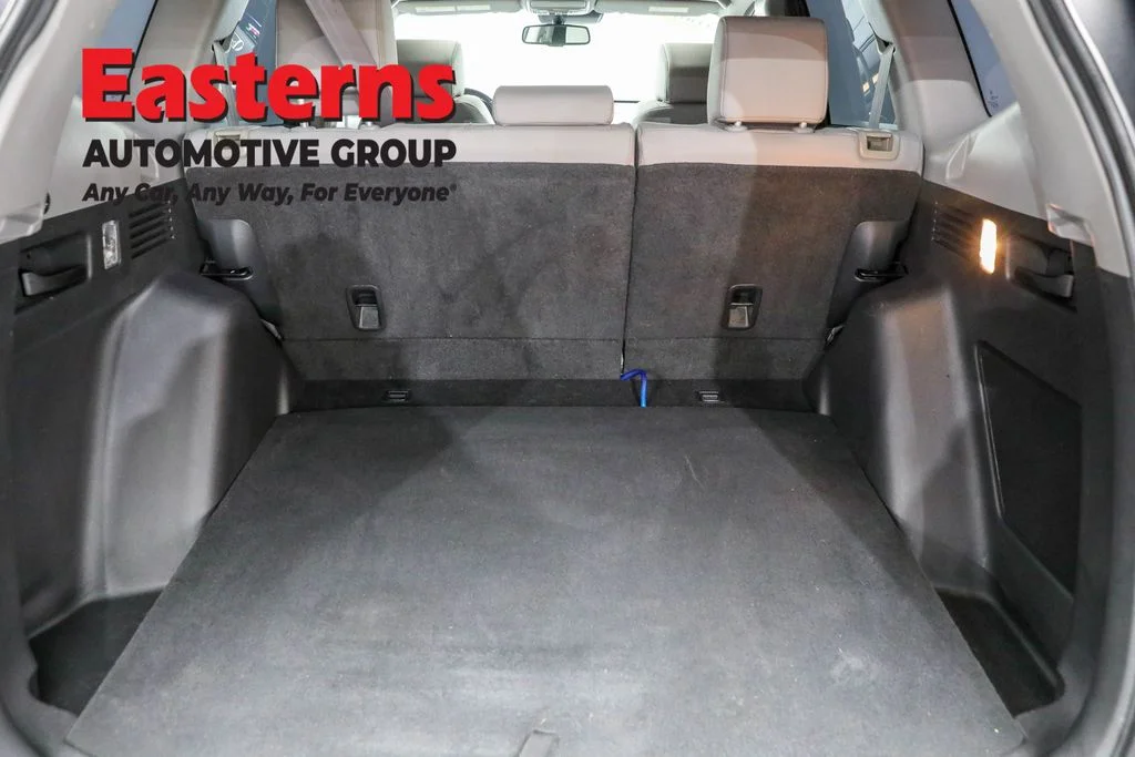 Used 2018 Red Honda Touring image 9