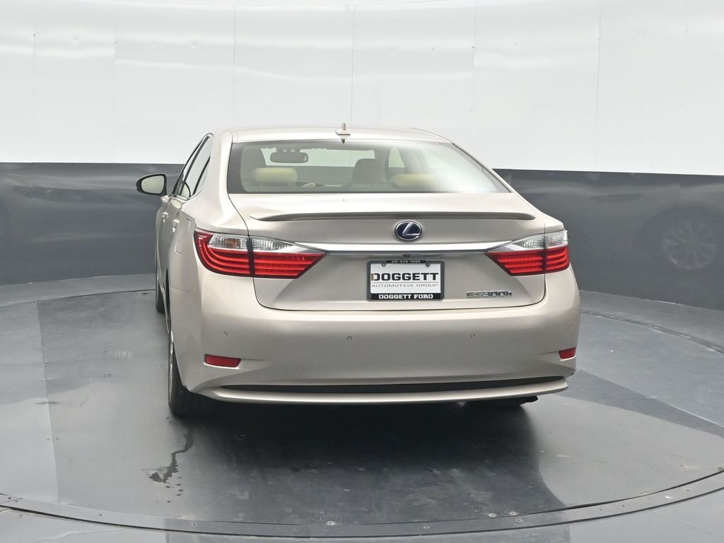 Used 2014 Beige Lexus 300h image 17