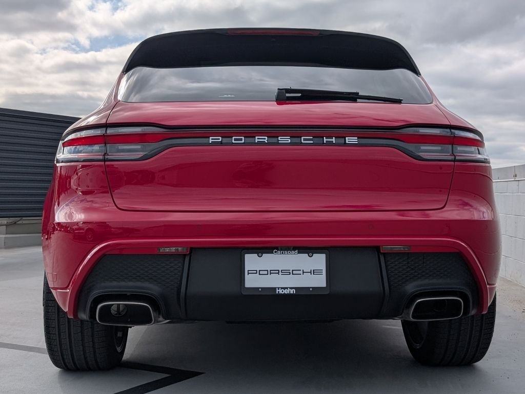 2026 Porsche Macan T - Photo 11