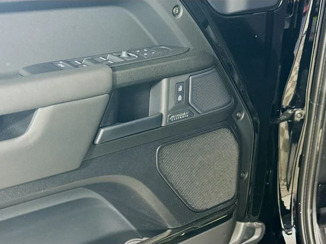 New 2026 Narvik Black Land Rover OCTA Black image 21