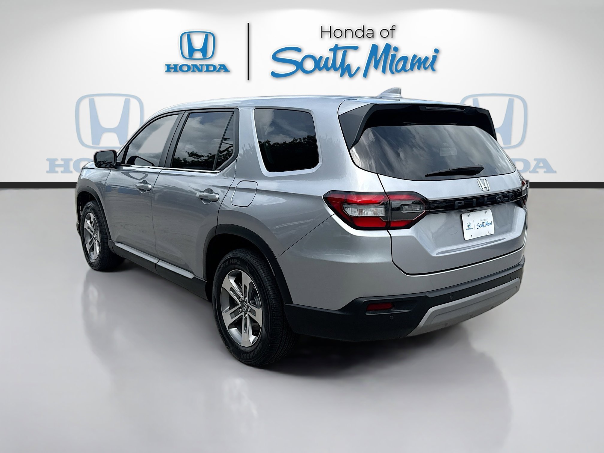 Used 2024 Lunar Silver Metallic Honda EX-L 8 Passenger image 5