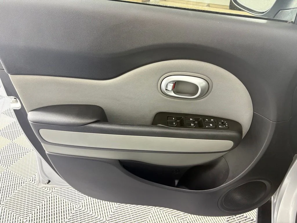 Used 2015 Silver Kia Plus image 15