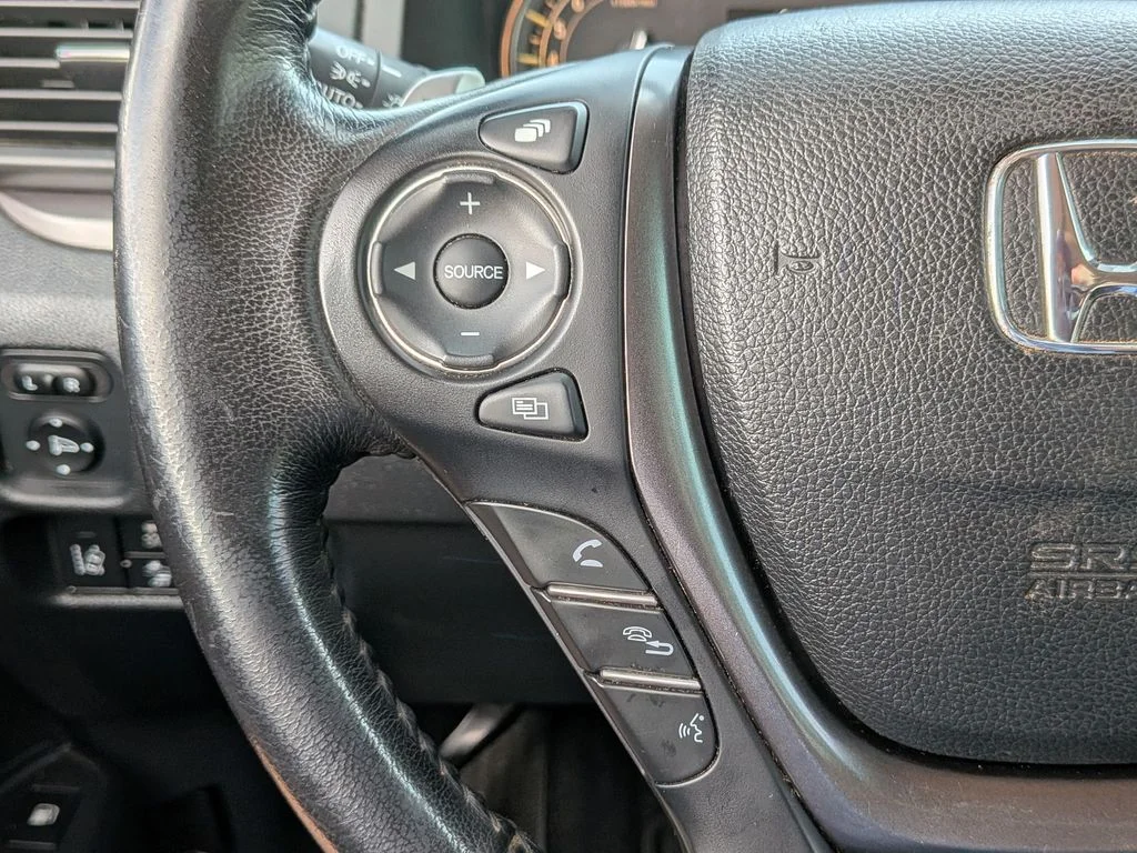 Used 2023 White Honda RTL image 19