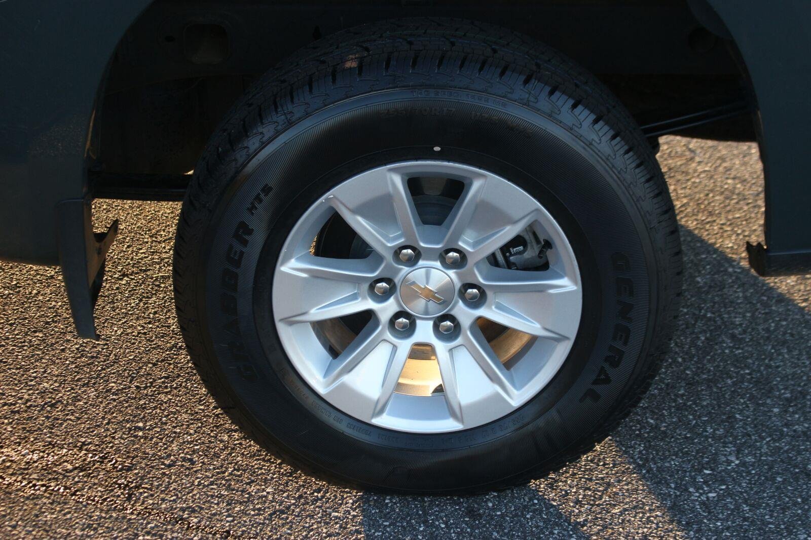 Used 2025 Cypress Gray Chevrolet LT image 39