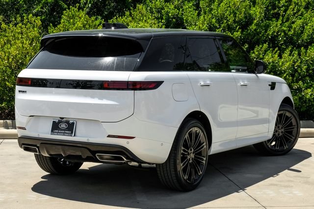 New 2026 Ostuni Pearl White Premium Metallic Land Rover Dynamic SE image 11