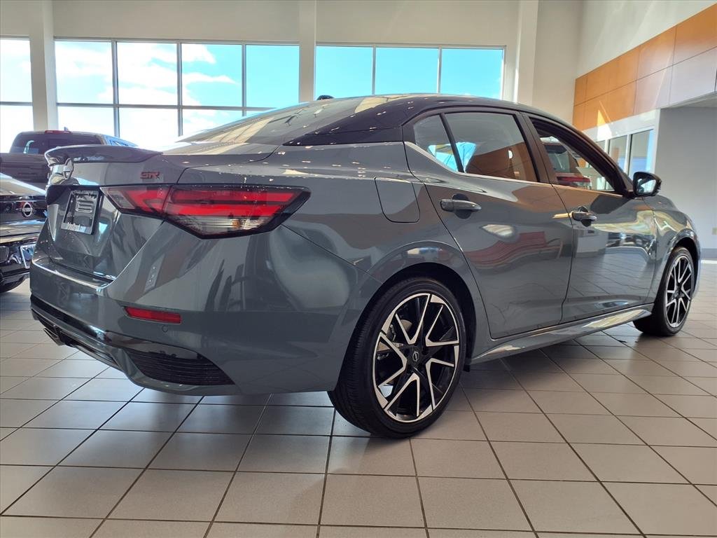 2025 Nissan Sentra SR photo 2