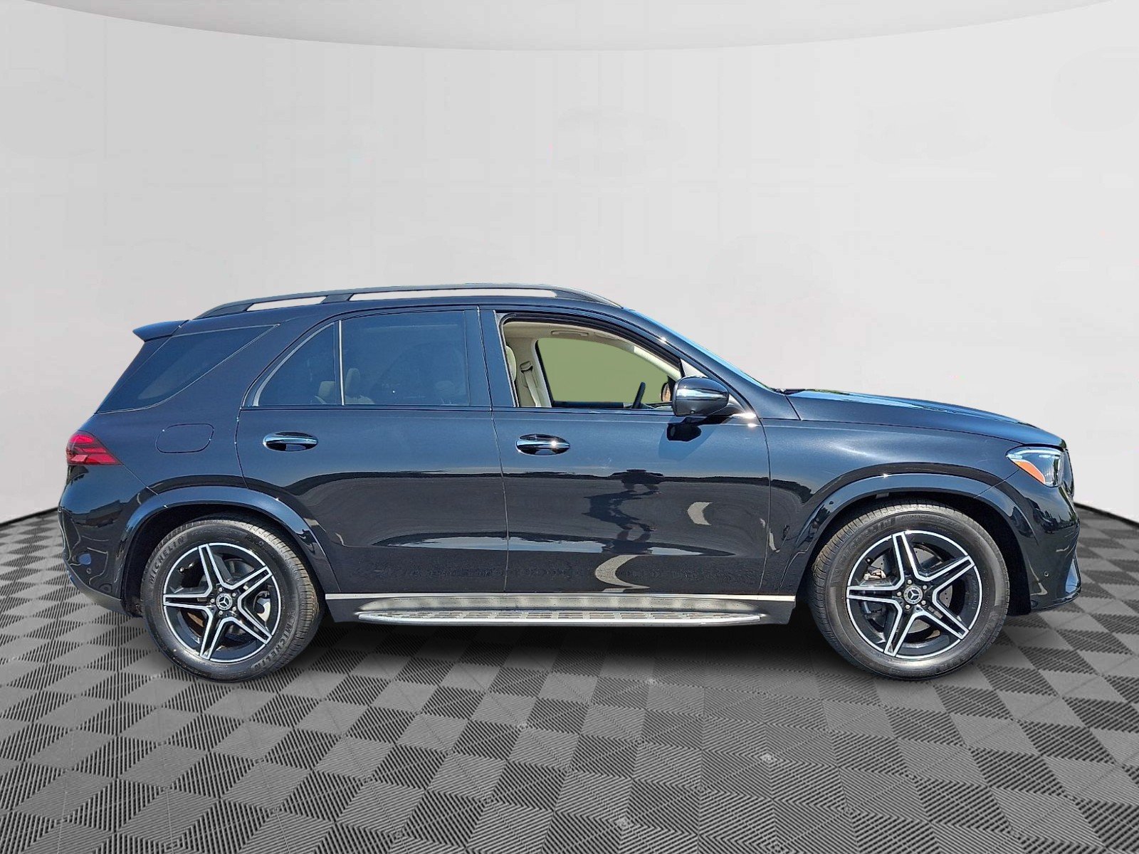 Certified Used 2026 Black - 040 Mercedes-Benz 4MATIC® image 7