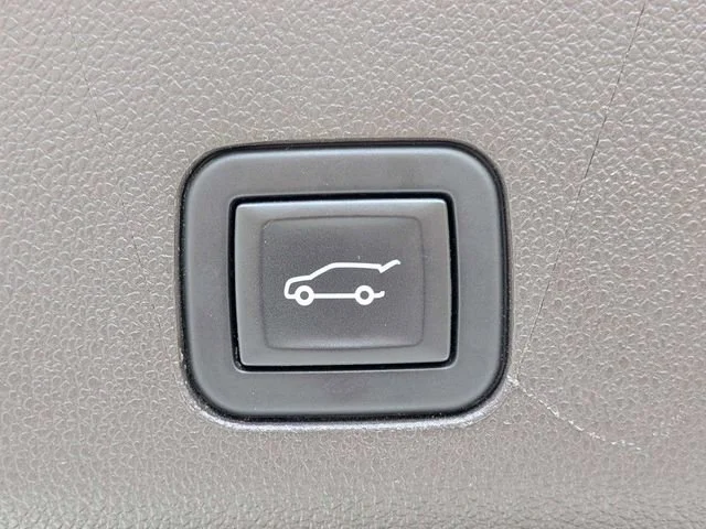 2024 GMC Yukon SLT - Photo 14