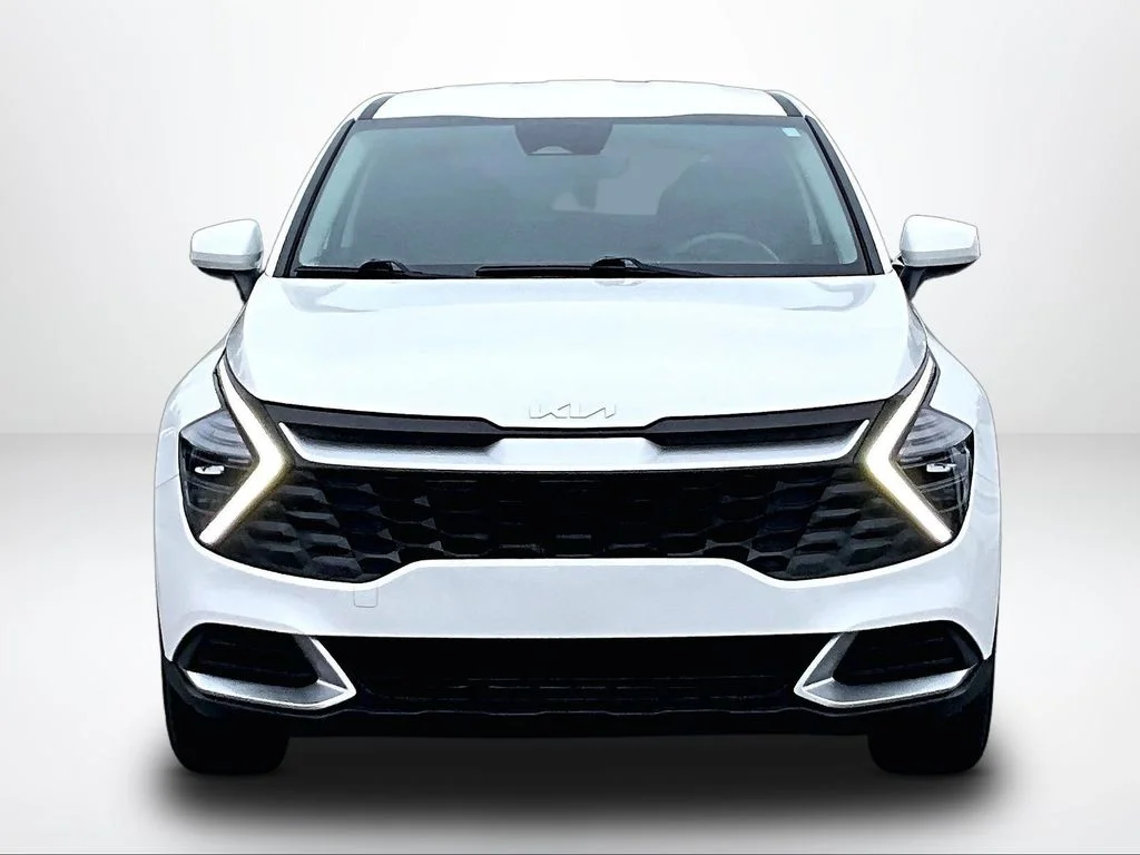 Used 2024 White Kia LX image 4